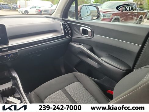 Certified 2025 Kia Sorento LX FWD image 17