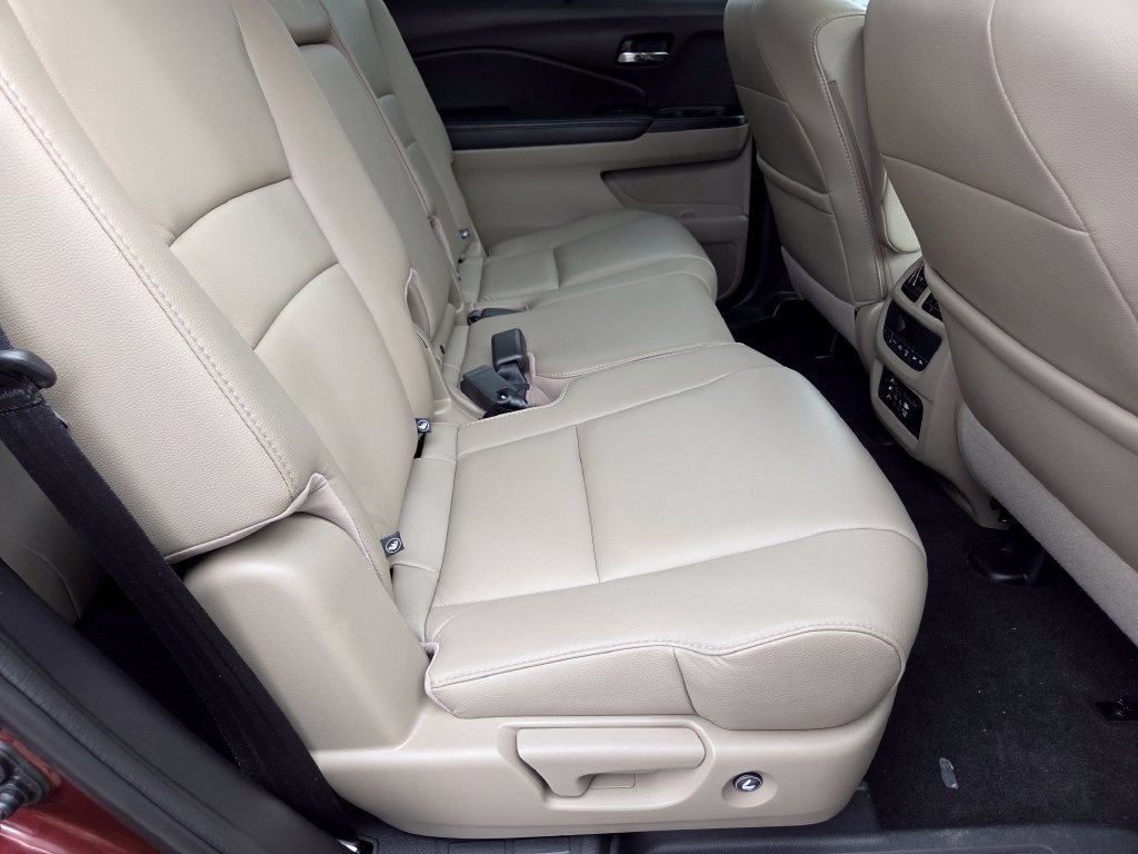 Certified 2018 Honda Pilot Touring image 32