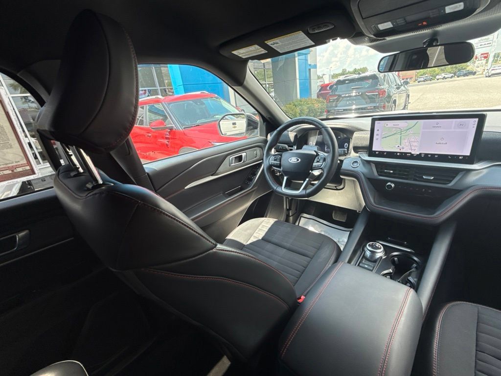 Used 2025 Ford Explorer ST-Line AWD/4WD image 18