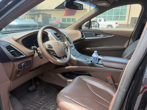 Used 2017 Lincoln MKX Reserve w/ Driver Assistance Package FWD image 6