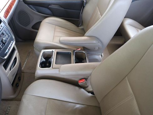 Used 2016 Chrysler Town & Country Touring-L w/ Driver Convenience Group FWD image 37