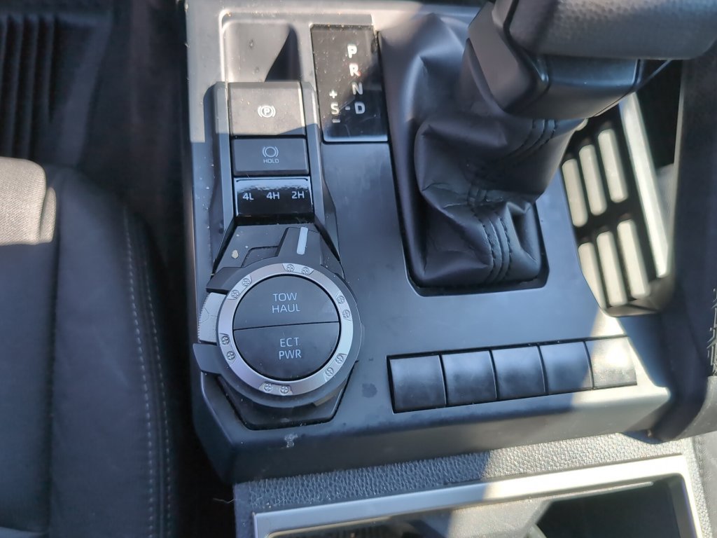 Used 2024 Toyota Tacoma SR5 AWD/4WD image 17
