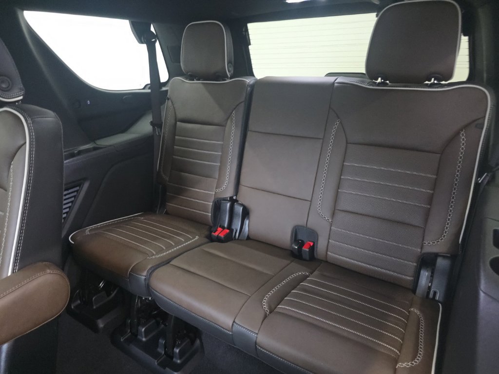 Used 2025 GMC Yukon Denali Ultimate AWD/4WD image 27