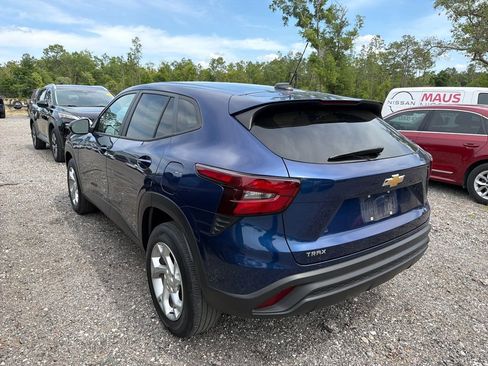 Used 2024 Chevrolet Trax LS w/ LS Convenience Package FWD image 7