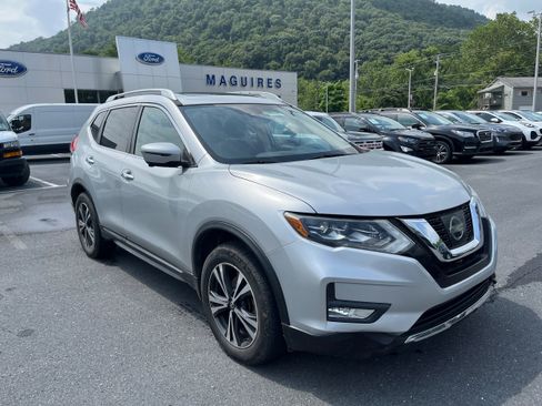 Used 2017 Nissan Rogue SL w/ SL Premium Package AWD/4WD image 4