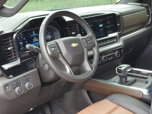 Certified 2025 Chevrolet Silverado 1500 High Country AWD/4WD image 9
