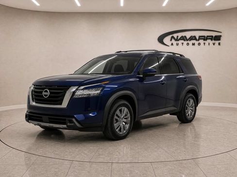 Used 2025 Nissan Pathfinder SV FWD image 3