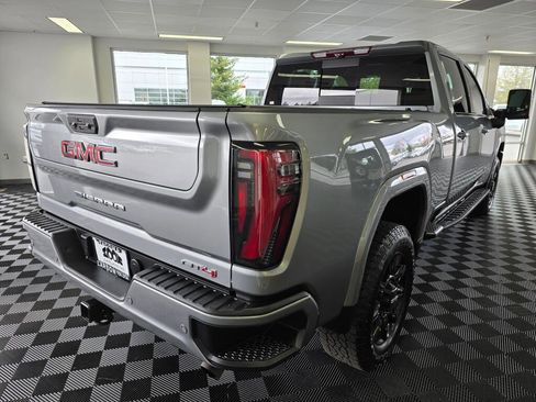 Used 2024 GMC Sierra 2500 AT4 w/ AT4 Premium Plus Package image 3