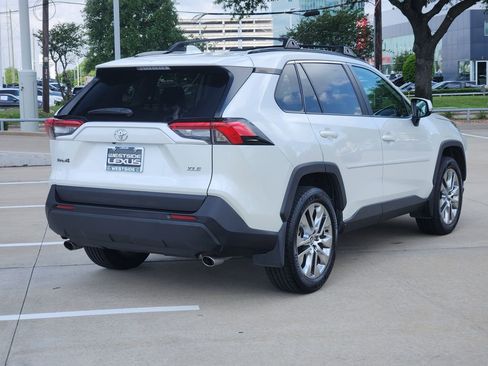 Used 2021 Toyota RAV4 XLE Premium FWD image 7