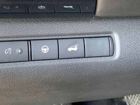 Used 2025 Nissan Pathfinder SV image 24