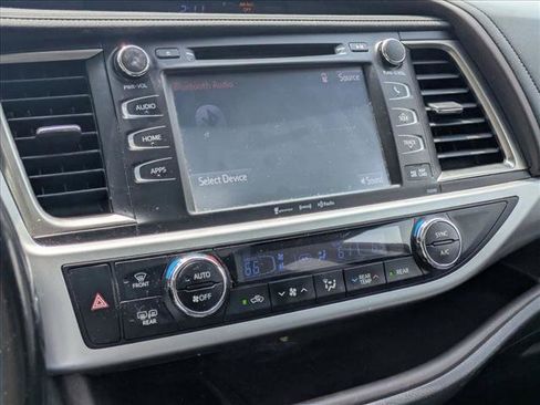Used 2019 Toyota Highlander XLE FWD image 13