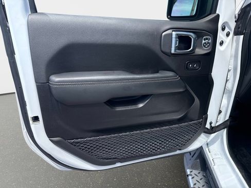 Used 2023 Jeep Wrangler Unlimited Sahara AWD/4WD image 17