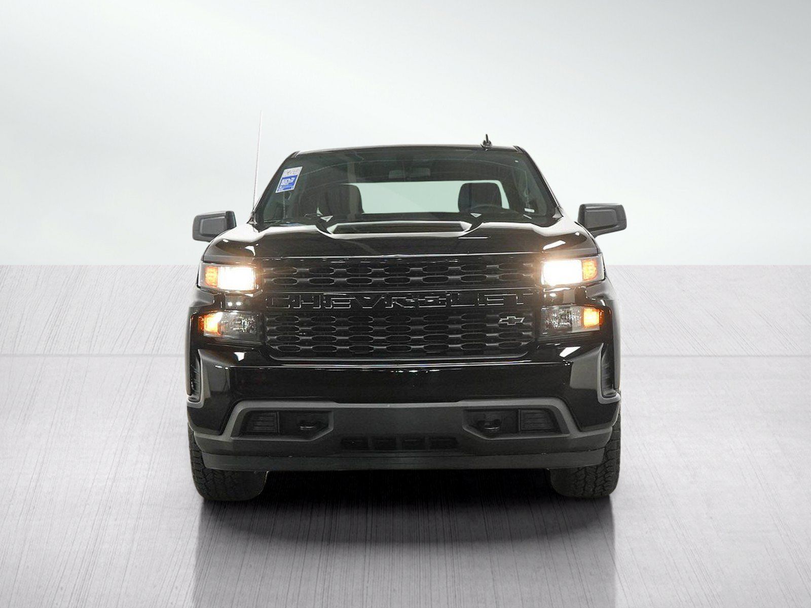 Used 2020 Chevrolet Silverado 1500 Custom w/ Custom Value Package AWD/4WD image 8