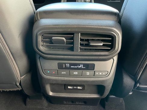 Used 2023 Honda Pilot Touring image 38