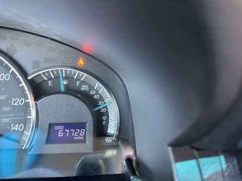 Used 2014 Toyota Camry SE image 10