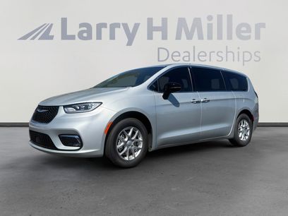 New 2026 Chrysler Pacifica Select