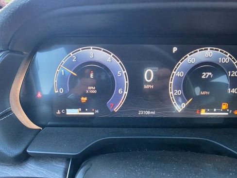 Used 2023 Jeep Grand Cherokee Limited w/ Trailer Tow Prep Group (B) AWD/4WD image 17