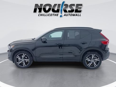 Used 2022 Volvo XC40 T5 R-Design image 5