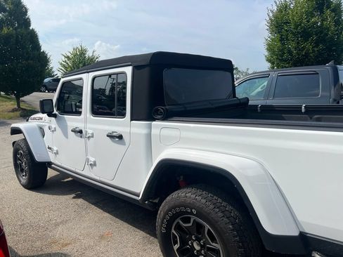 Used 2023 Jeep Gladiator Rubicon w/ LED Lighting Group AWD/4WD image 3