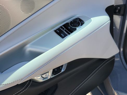 Used 2025 Chevrolet Corvette Stingray Premium Cpe w/ Z51 Performance Package RWD image 10