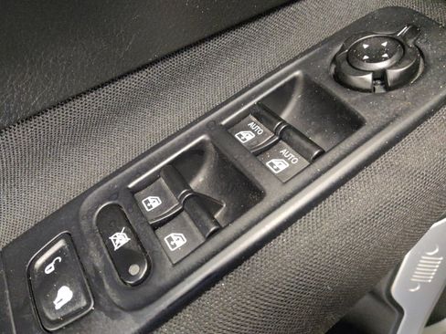 Used 2019 Jeep Renegade Latitude image 27