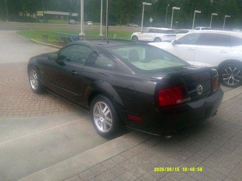 Used 2006 Ford Mustang GT RWD image 2