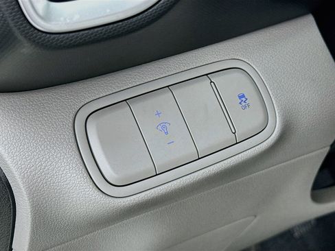 Used 2024 Hyundai Venue SEL FWD image 10