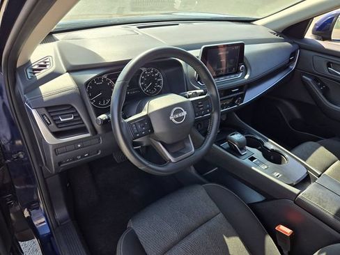 Used 2025 Nissan Rogue SV FWD image 8
