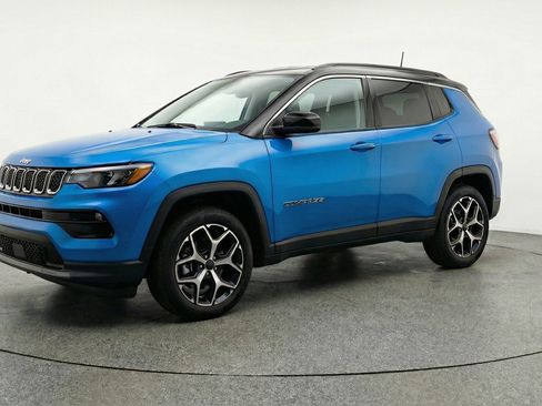 Used 2025 Jeep Compass Limited AWD/4WD image 3