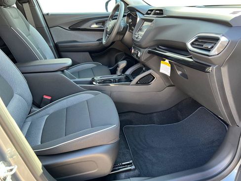 Used 2023 Chevrolet TrailBlazer LT FWD image 22