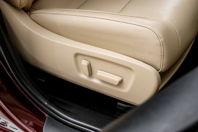 Used 2019 Toyota Highlander XLE FWD image 39