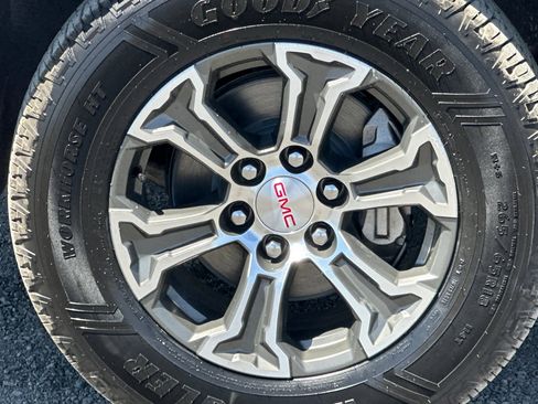 Used 2024 GMC Sierra 1500 SLT image 42