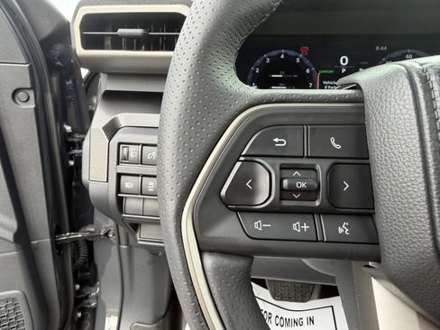 Used 2025 Toyota 4Runner Limited AWD/4WD image 24
