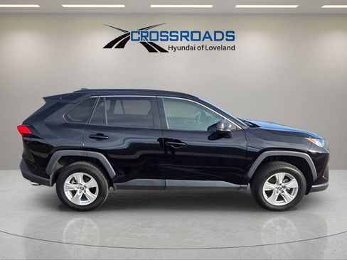 Used 2021 Toyota RAV4 LE image 6