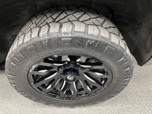 Used 2023 GMC Yukon XL AT4 AWD/4WD image 14