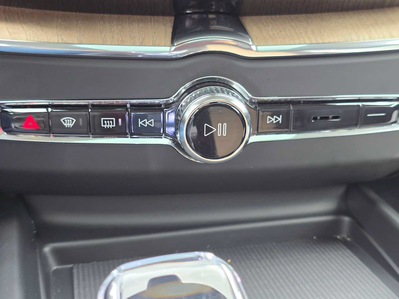 Certified 2026 Volvo XC60 T8 Ultra w/ Climate Package AWD/4WD image 30