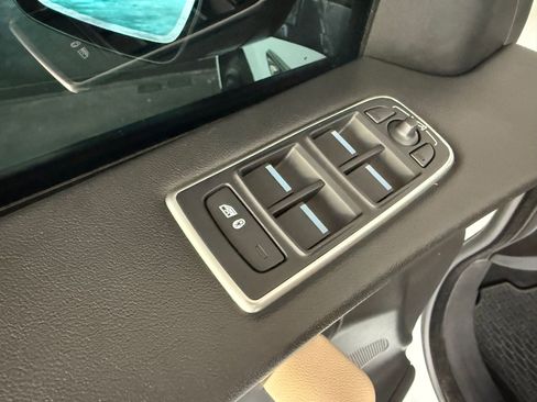 Used 2018 Jaguar F-PACE Premium AWD/4WD image 12
