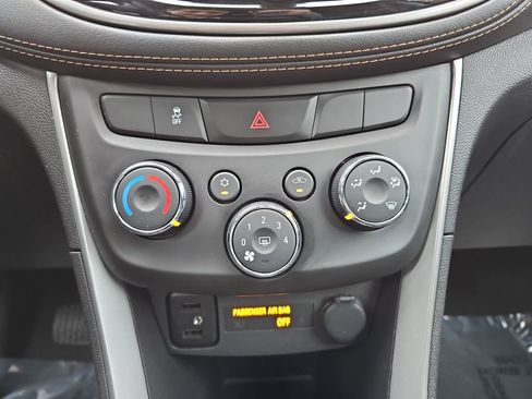 Used 2022 Chevrolet Trax LT w/ Redline Edition image 20