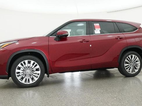 New 2026 Toyota Highlander Platinum AWD/4WD image 4