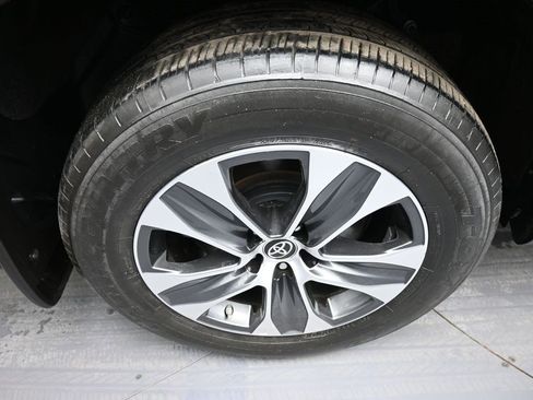 Certified 2023 Toyota Highlander XLE image 12