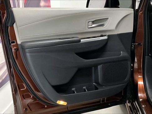 Used 2022 Toyota Sienna XLE image 25