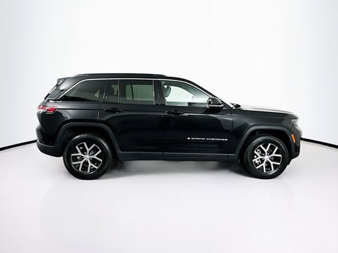 Used 2024 Jeep Grand Cherokee Limited image 10