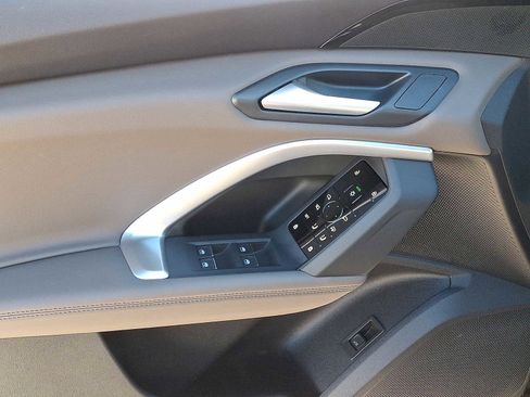 Certified 2025 Audi Q5 Premium w/ Convenience Package image 10