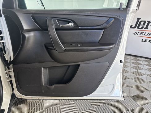 Used 2014 GMC Acadia SLE image 24