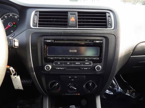 Used 2013 Volkswagen Jetta S image 17