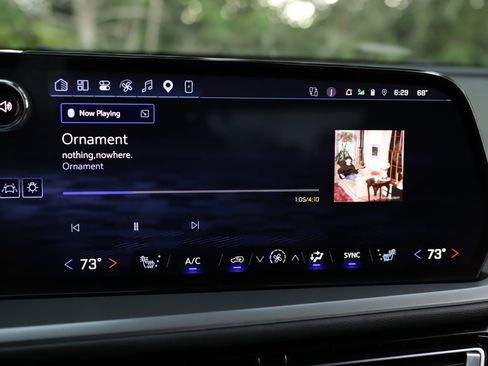 Used 2025 Chevrolet Traverse LT w/ Driver Confidence Package FWD image 14