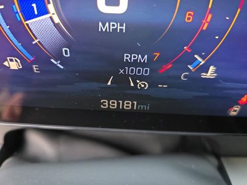 Used 2025 Chevrolet Traverse LT image 16