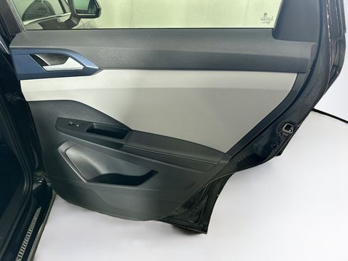 Used 2024 Volkswagen Taos SE image 28