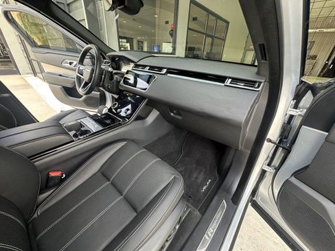 Used 2021 Land Rover Range Rover Velar R-Dynamic S image 15