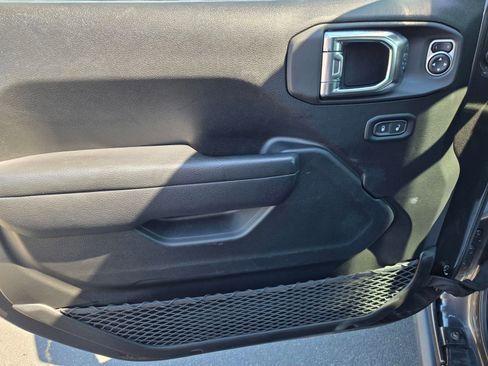 Used 2025 Jeep Wrangler Willys 4xe image 14